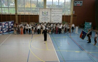 Uczniowie Szkoły Podstawowej w Mielniku w trakcie przesłuchania w ramach konkursu Do Hymnu.