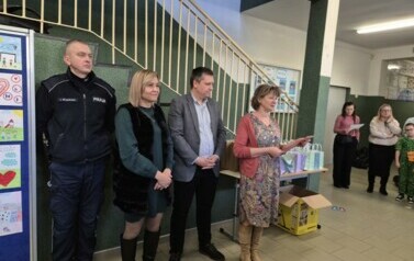 Komisja konkursowa konkursu plastycznego Szczęśliwe dzieciństwo bez przemocy.
