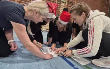 Pracownicy GOPS w Mielniku rozwiązują łamigł&oacute;wki