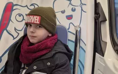 Uczeń klasy pierwszej w Dentobusie