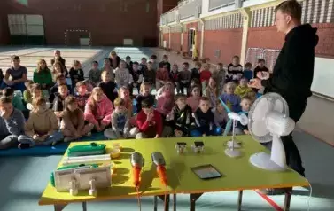 Dzieci na warsztatach o energii odnawialnej