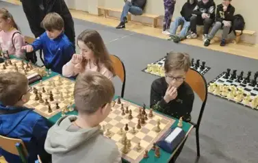 Uczniowie podczas gry