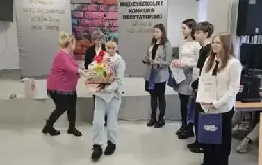 Zwyciążczyni konkursu odchodzi wraz z nagrodą