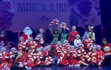 Grupowe zdjęcie z Mikołajem