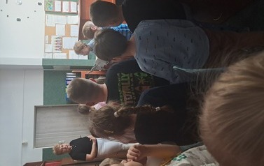 Przedszkolaki w sekretariacie
