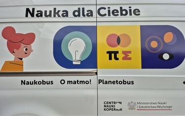 Samoch&oacute;d mobilnej wystawy Naukobus