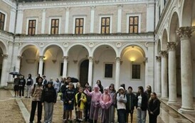 Uczniowie w zamku w Urbino.