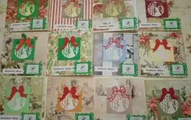 Kartki z okazji Bożego Narodzenia wykonane przez Szkolne Koło Caritas.
