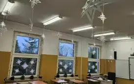 Zimowa dekoracja w sali matematycznej