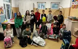 Uczniowie klasy czwartej podczas dnia bez plecaka