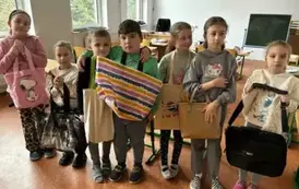 Uczniowie klasy drugiej podczas Dnia bez plecaka