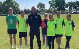 Szkolna reprezentacja sportowa z trenerem
