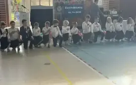 Uczniowie klasy pierwszej składają ślubowanie