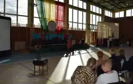 Występ ch&oacute;ru szkolnego