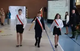 Wprowadzenie sztandaru przez poczet sztandarowy