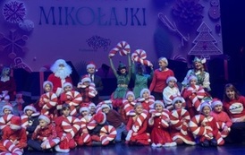 Grupowe zdjęcie z Mikołajem