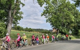 Uczniowie na rowerach