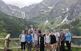 Cała grupa z opiekunami na Morskim oku