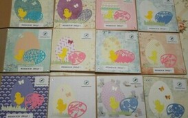 Wielkanocne kartki wykonane przez uczni&oacute;w ze Szkolnego Koła Caritas