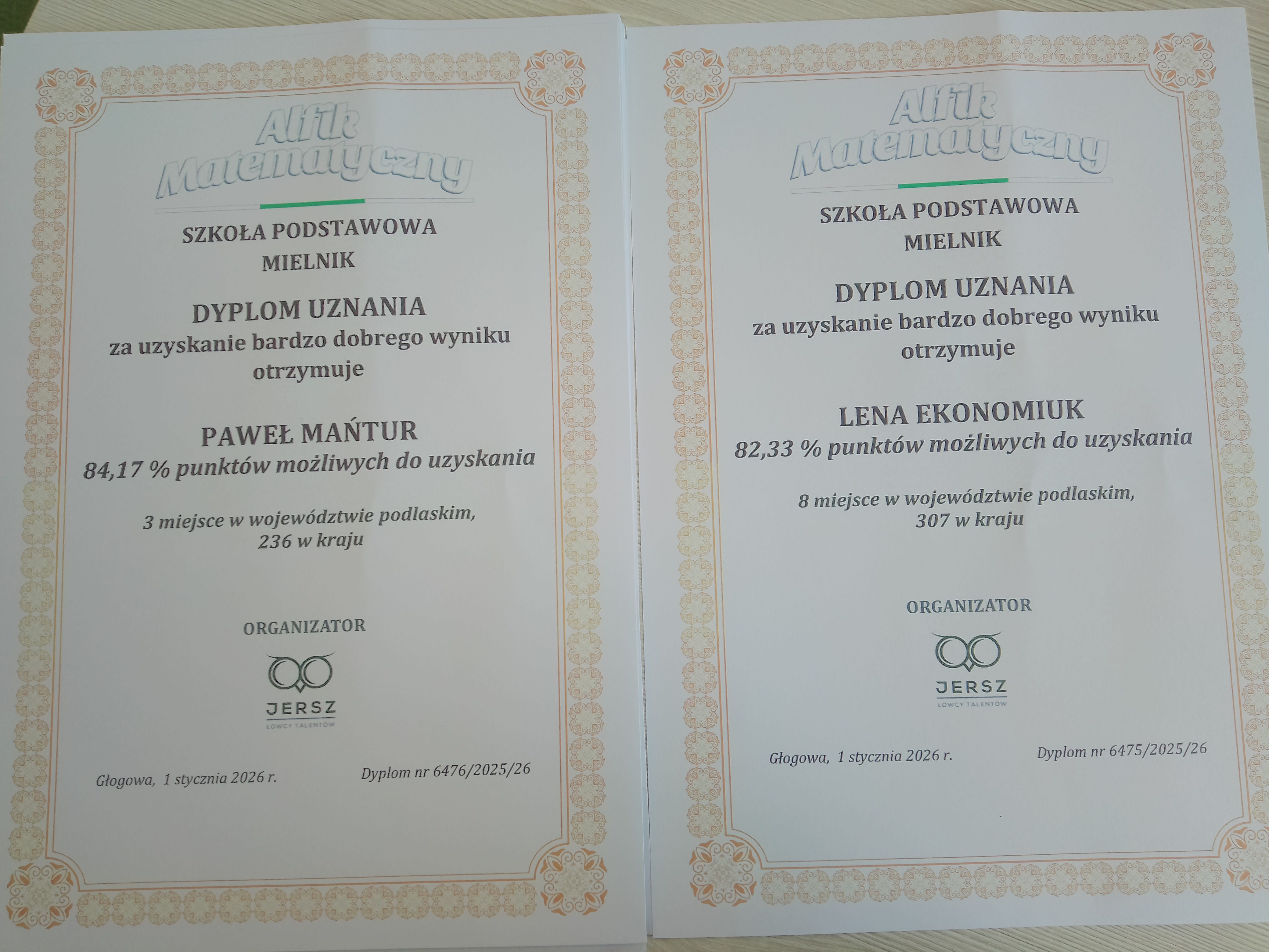 Dyplomy uczni&oacute;w