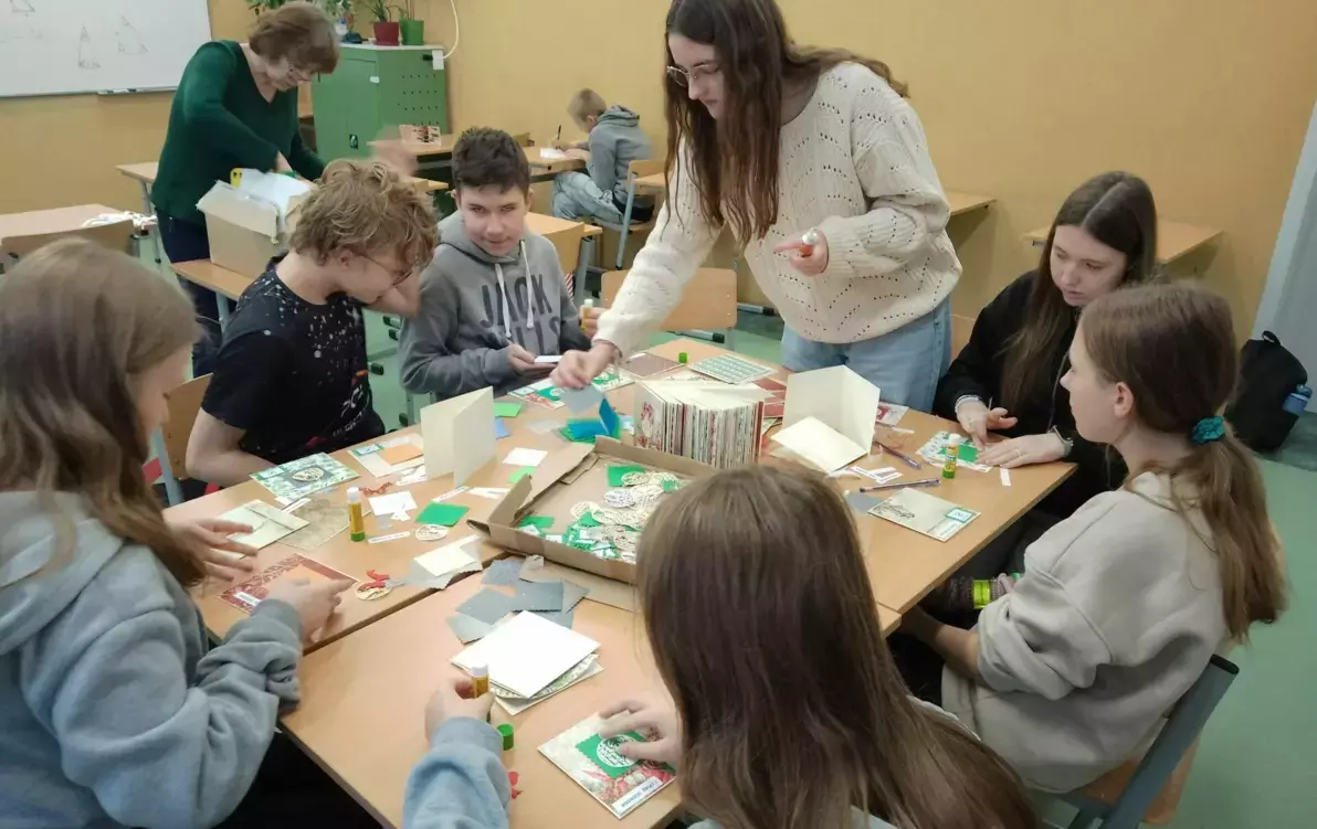 Zdjęcie do Szkolne Koło Caritas &ndash; kartki bożonarodzeniowe