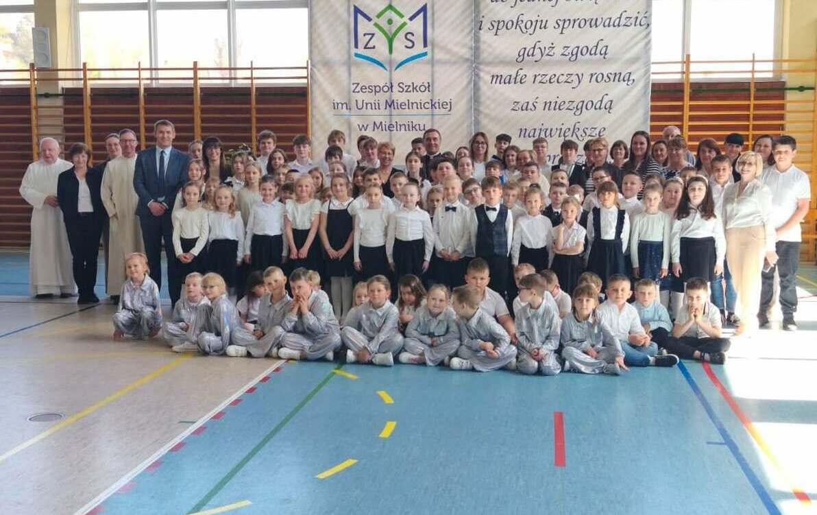 Zdjęcie do Wizyta Biskupa w ZS