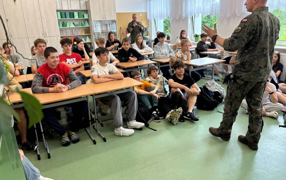Zdjęcie do Edukacja z wojskiem kl.VI-VII