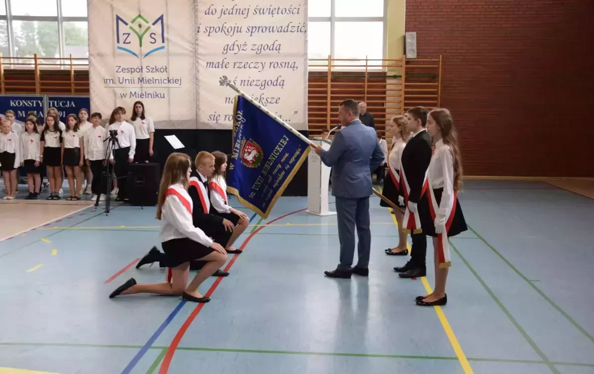 Zdjęcie do Święto Konstytucji 3 Maja. Uroczyste przekazanie sztandaru.